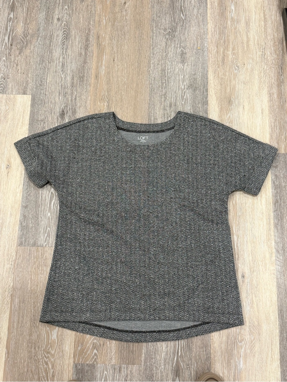 LOFT Heathered Black & Gray Short Sleeve Knit Top